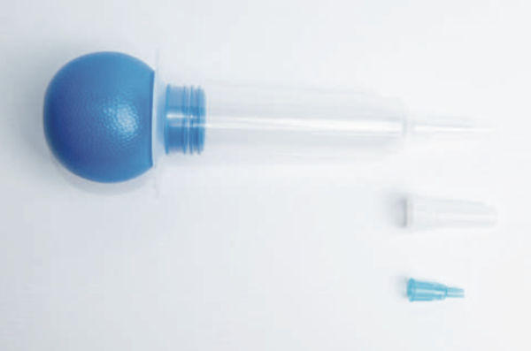 Irrigation syringe